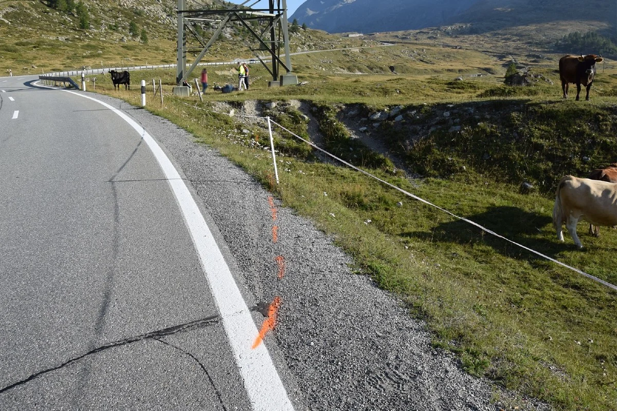 Spektakulärer Unfall in Pontresina GR - Motorradfahrer auf der Berninastrecke bei Sturz verletzt
