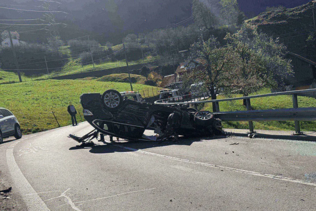 Kaiserstuhl OW – Auto überschlägt sich bei Überholmanöver