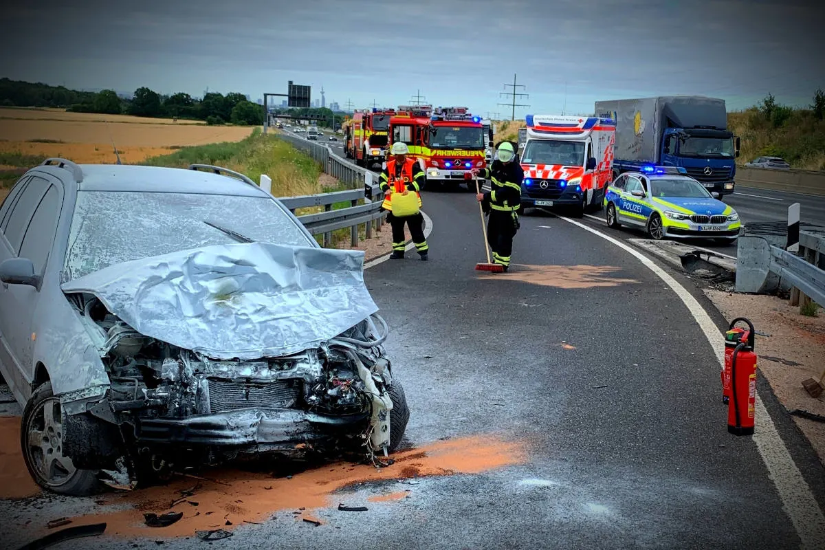 A5 Friedrichsdorf – Skoda kracht in Anpralldämpfer