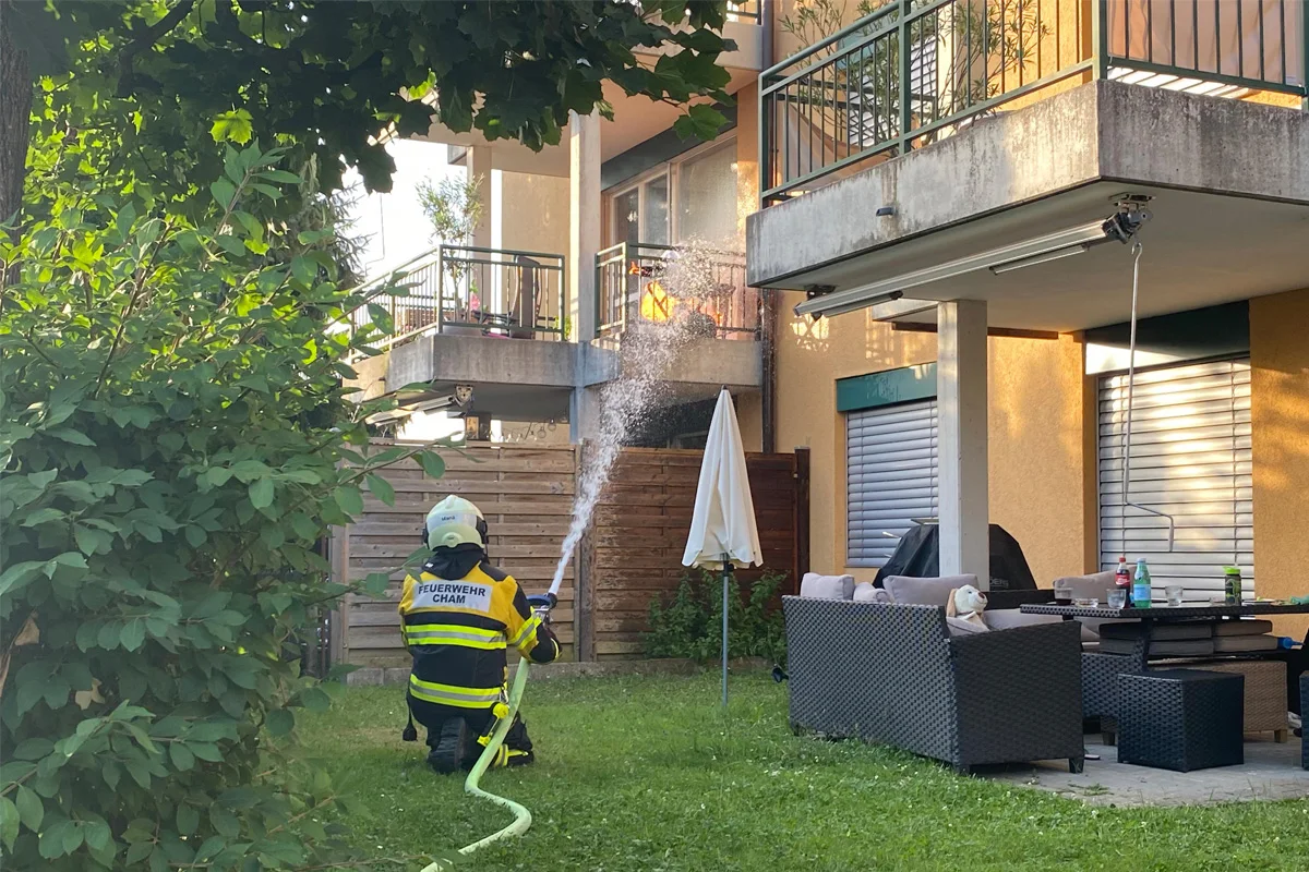 Cham ZG – Verletzte Person nach Brand in Mehrfamilienhaus