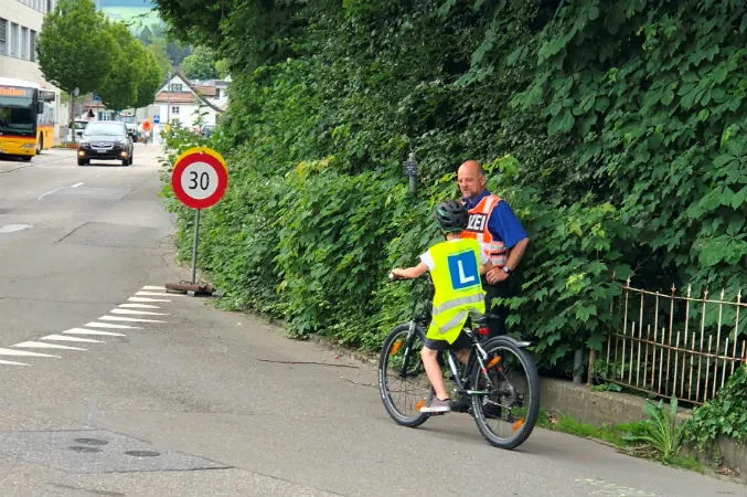 Teufen AR - Schüler absolvieren Radfahrerprüfung
