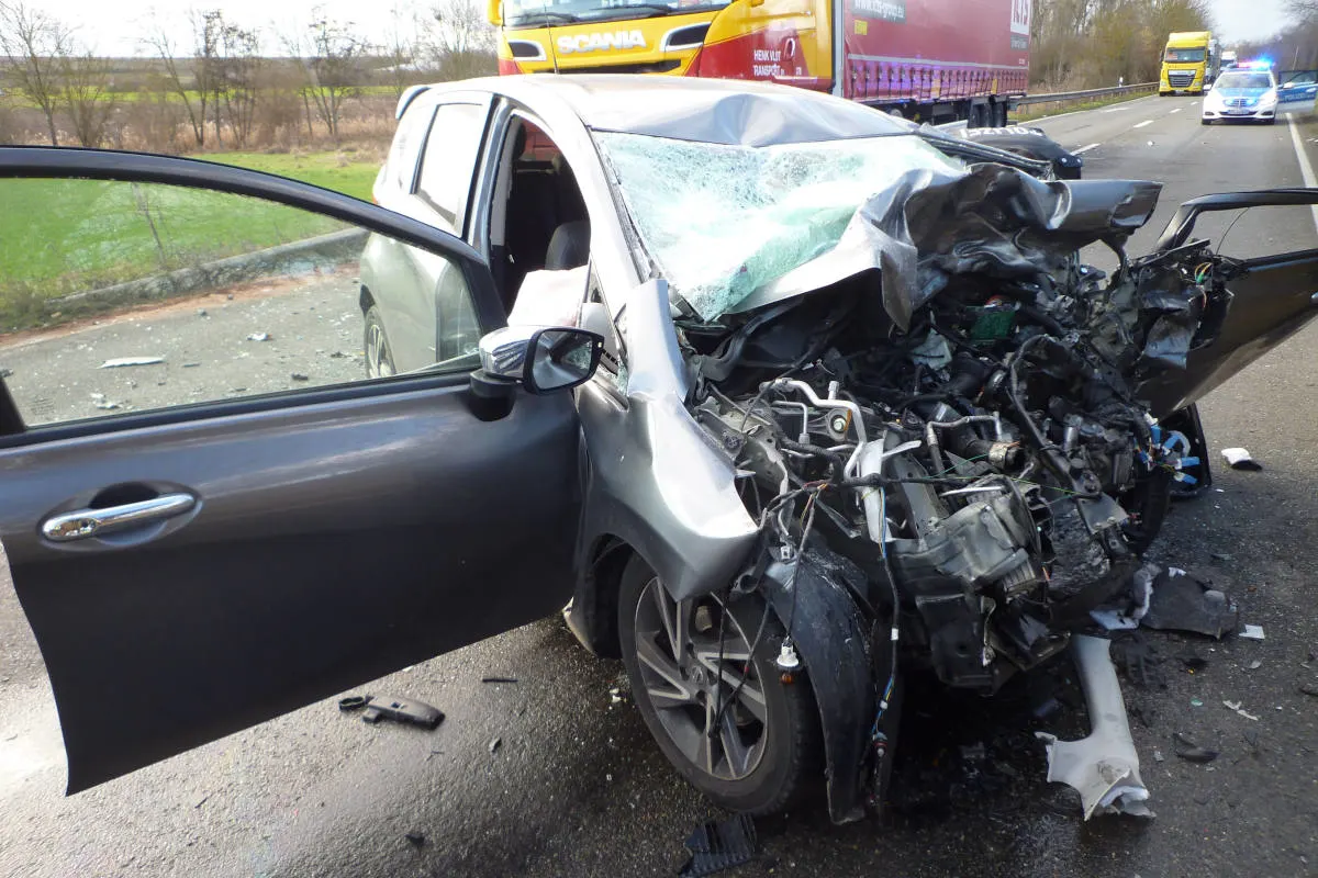 Worms - Tödlicher Verkehrsunfall zwischen Lkw und Pkw