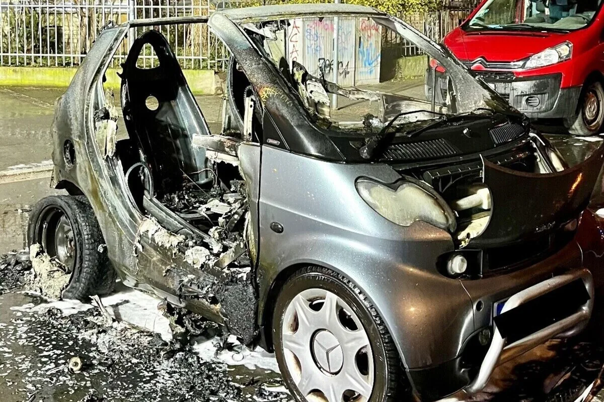 Erfurt TH - Smart fängt während der Fahrt Feuer