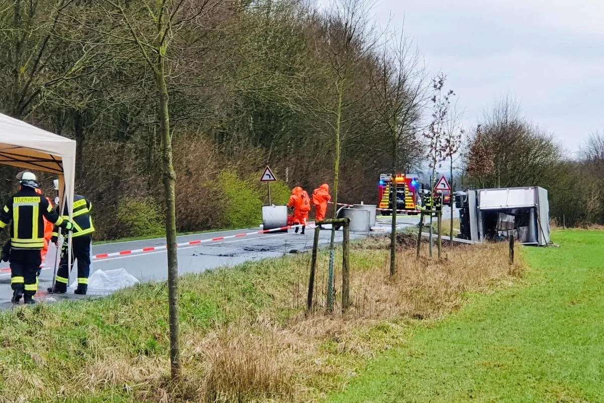 Holzwickede – LKW mit Gefahrgut umgestürzt