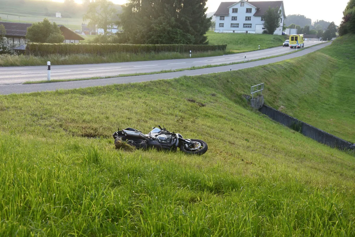 Lütisburg Station SG - Streifkollision beim Überholen