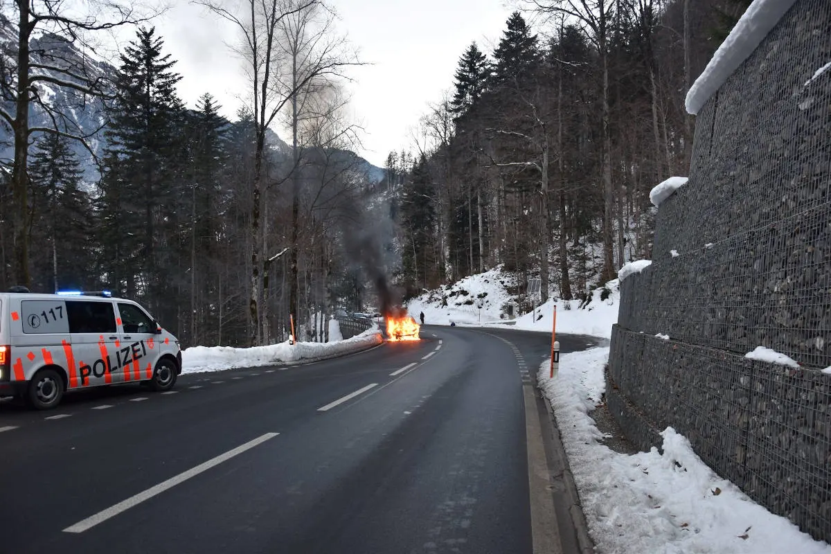 Engelberg OW – Fahrzeugbrand auf der Engelbergerstrasse