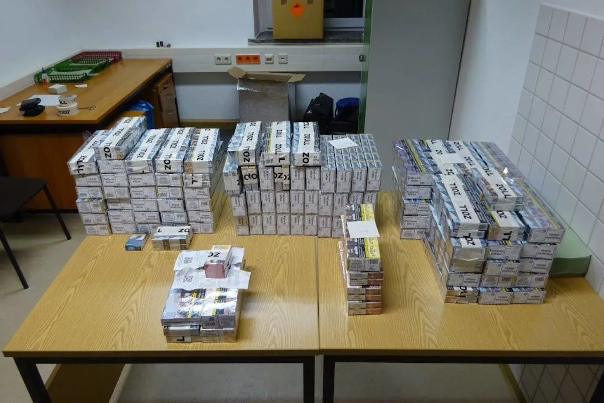 Erfurt – Zöllner entdecken über 21.600 Zigaretten in Kleintransporter