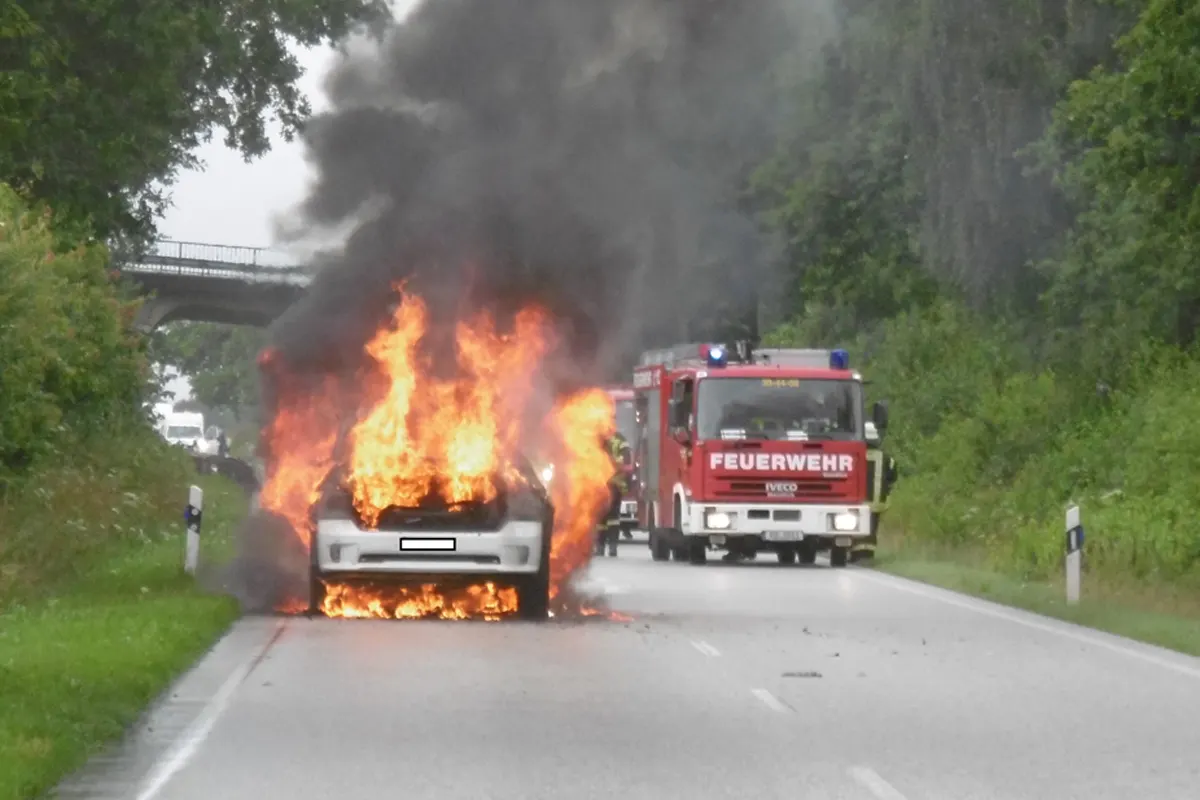  B430 Wapelfeld SH – Pkw-Brand auf Bundestraße