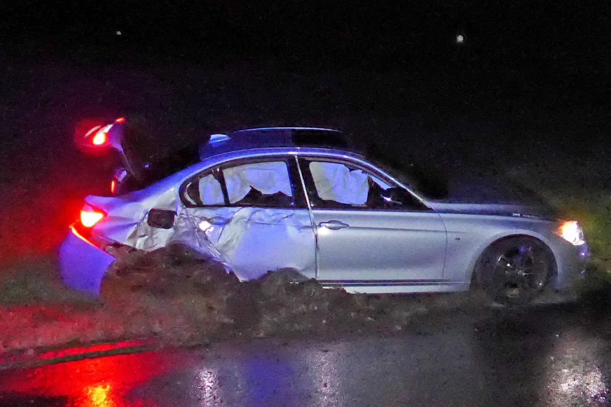 Unfall mit Schwerverletztem in Schönholzerswilen TG - Auto prallt in Beleuchtungskandelaber