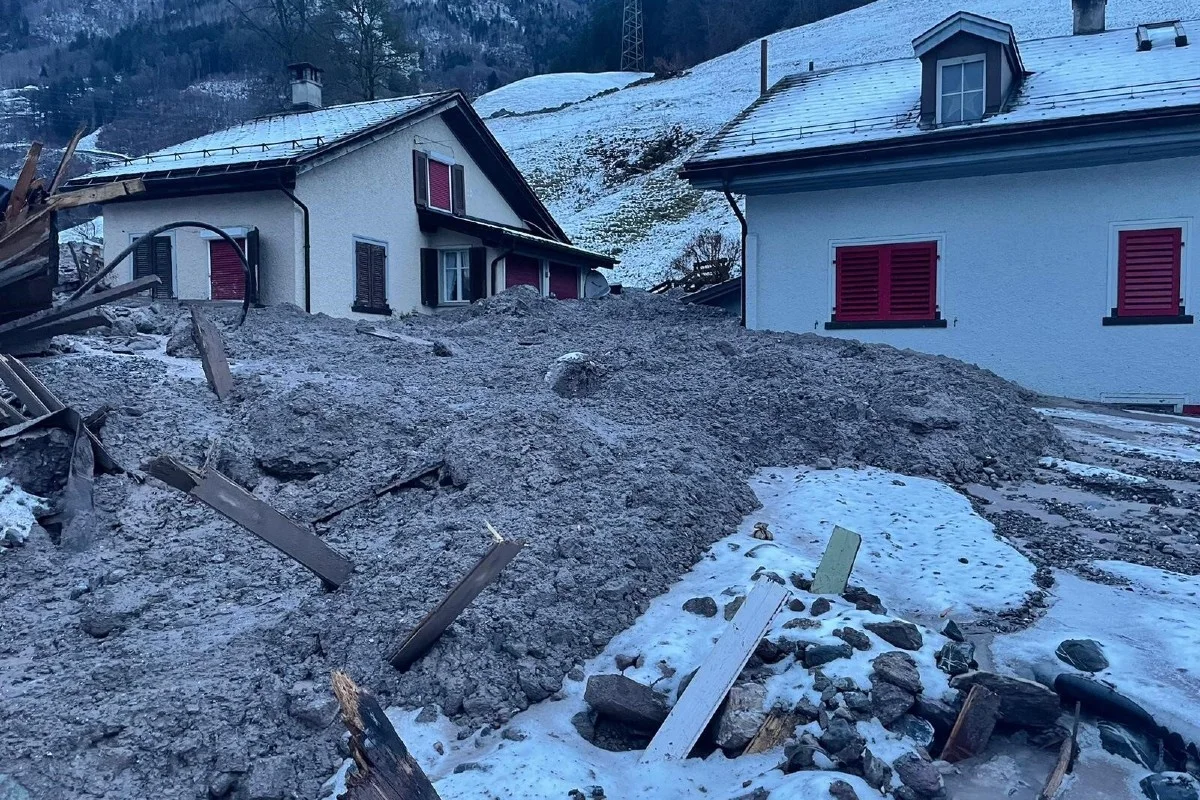 Schwanden GL (Update 18.01.2024)-  Rutschung Wagenrunse – erneute Abbrüche bis ins Wohngebiet!