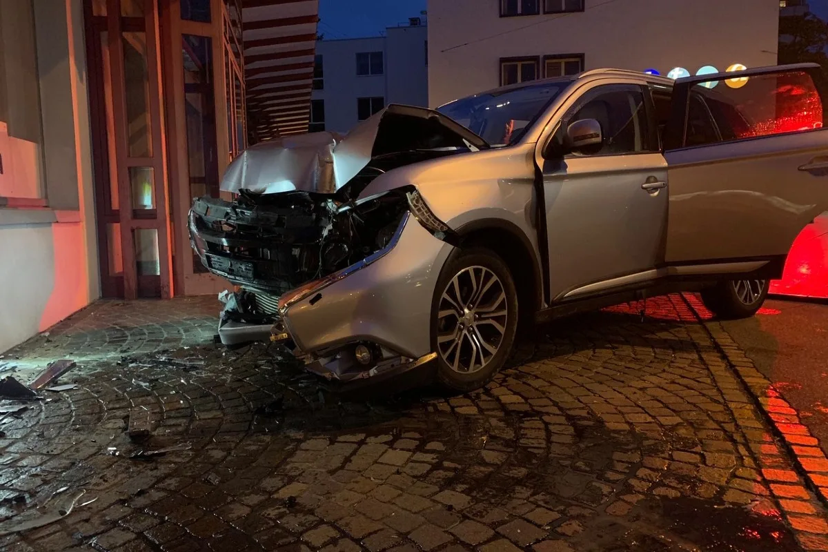 Schaffhausen - 44-Jährige fährt in Hauswand - Alkohol im Spiel