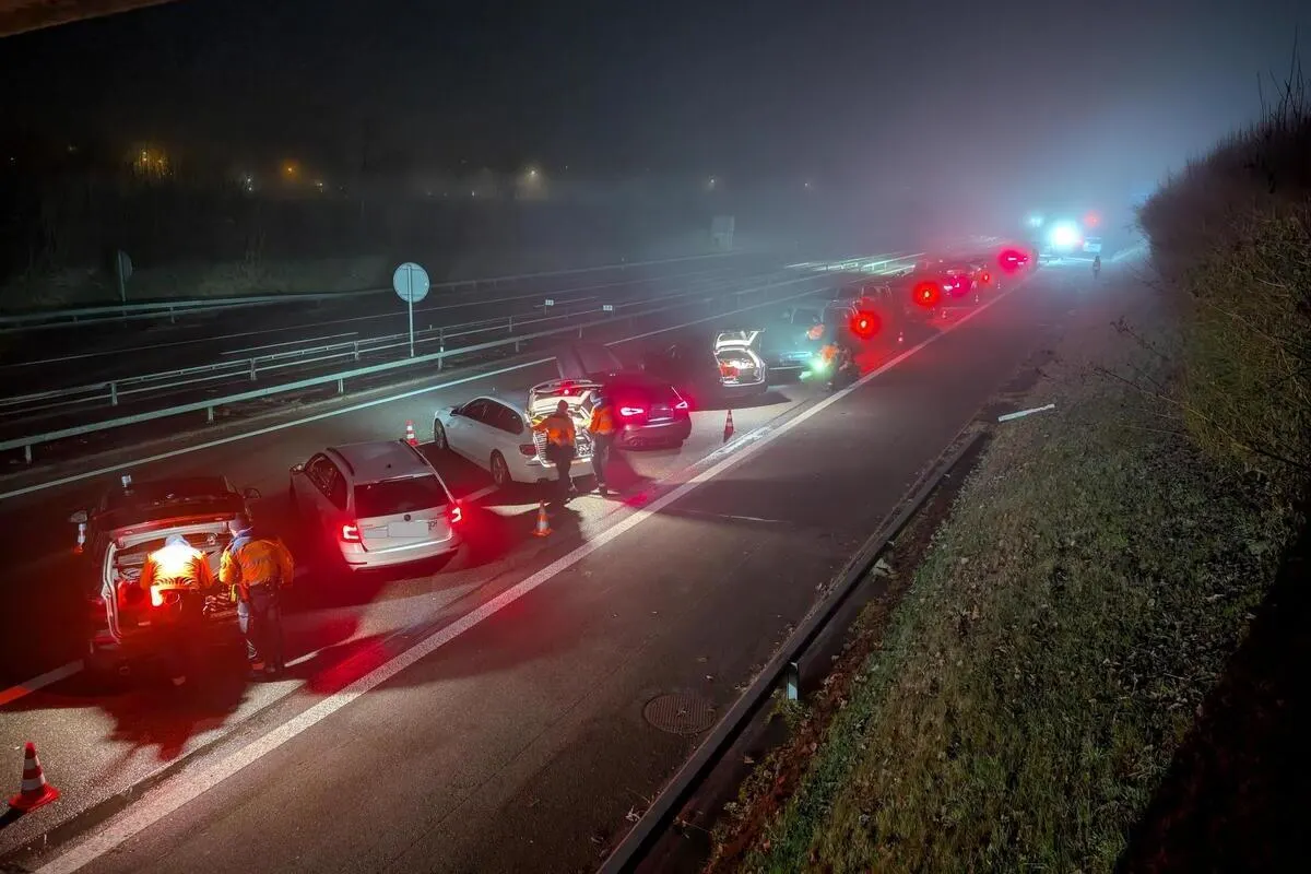 Dübendorf/Volketswil ZH – Lenker durchbricht Kontrollstelle und flüchtet