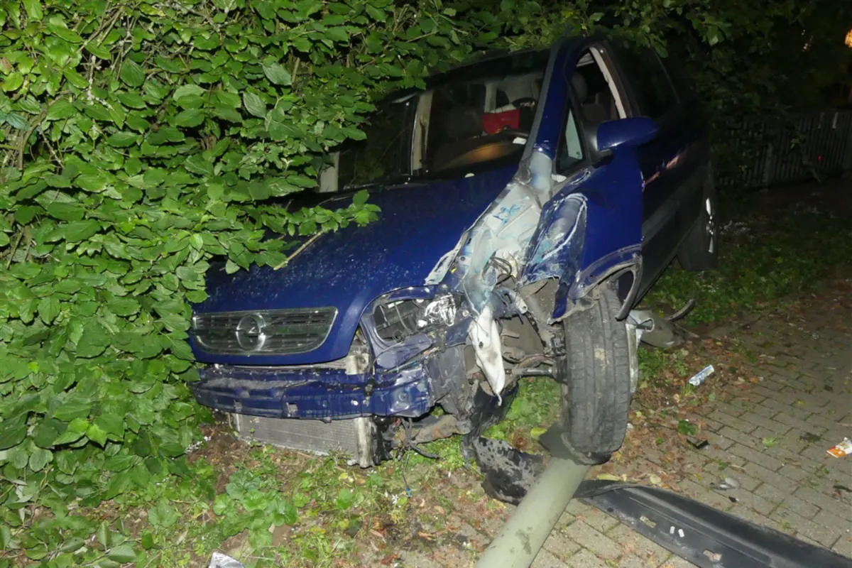 Hoher Schaden bei Unfall unter Alkoholeinwirkung