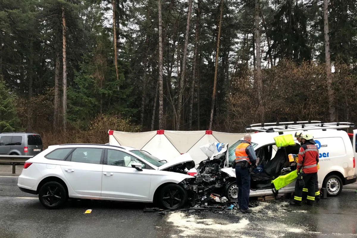 Landquart GR - Frontalcrash fordert mehrere Verletzte - Zeugenaufruf