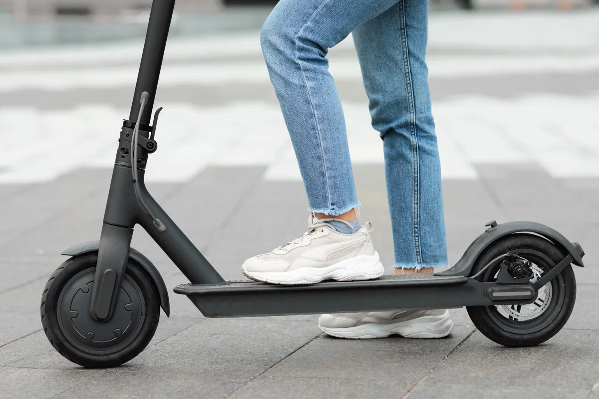  E-Scooter im Straßenverkehr: Was erlaubt ist – und was nicht