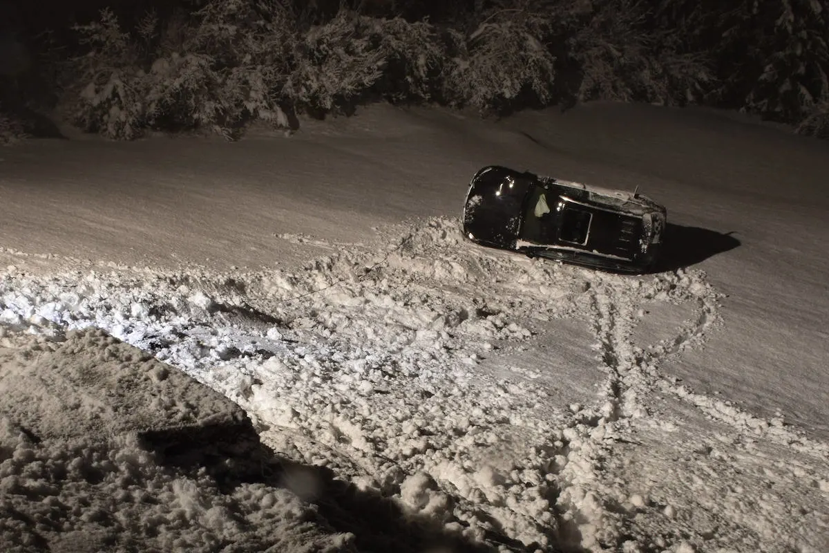 Mehrere Unfälle im Kanton Graubünden – Auto überschlägt sich mehrmals seitlich