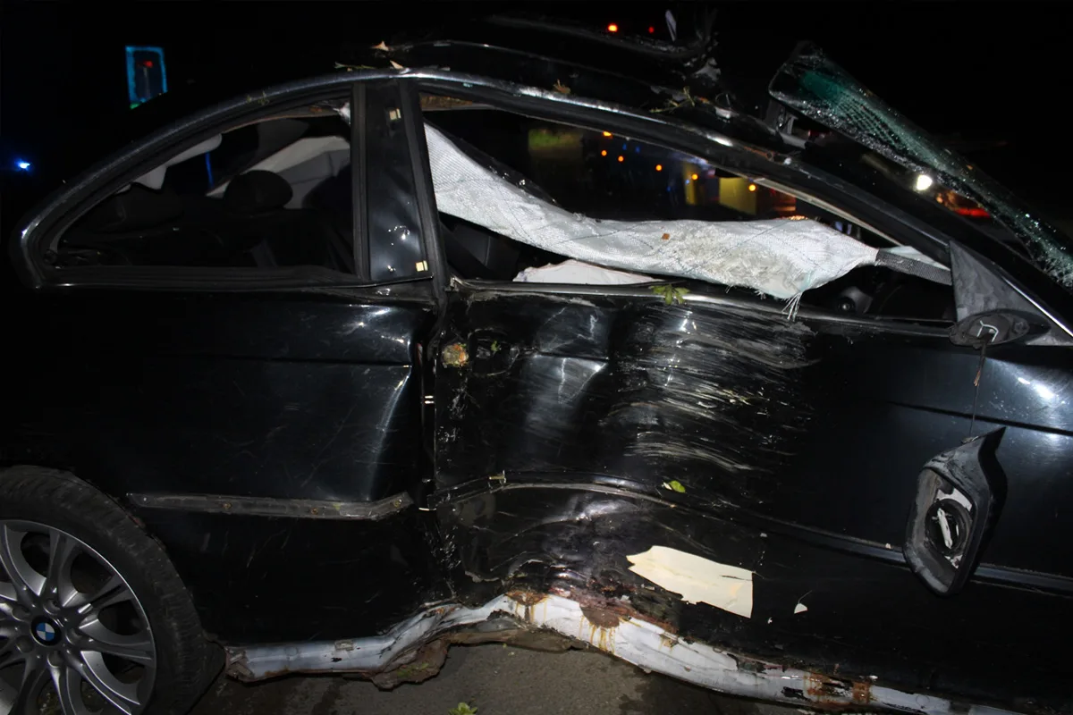 Hagen – BMW-Fahrer (20) prallt gegen Baum