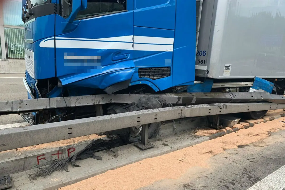 A1/Spreitenbach AG - Verkehrsunfall führt zu Verkehrsbehinderungen