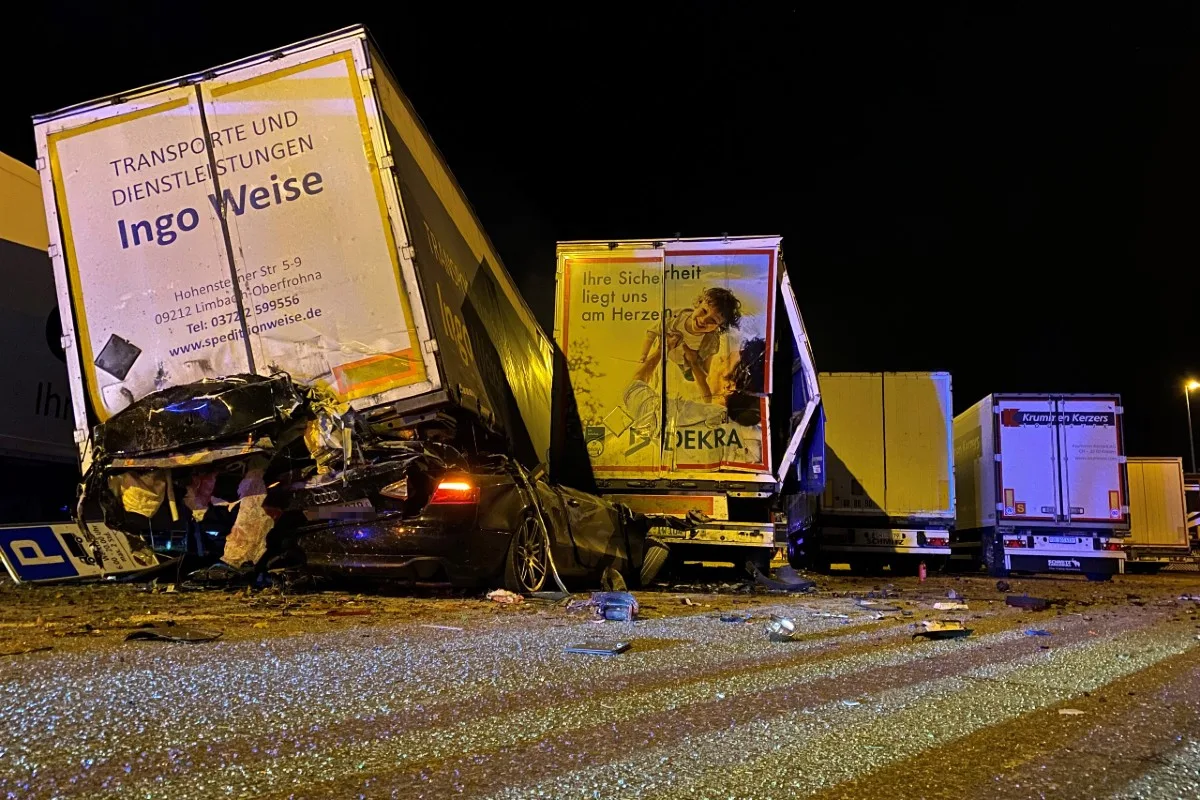 Drama auf Raststätte in Kölliken AG - 22-Jähriger fährt im Audi mit voller Wucht in Sattelanhänger -  tot!