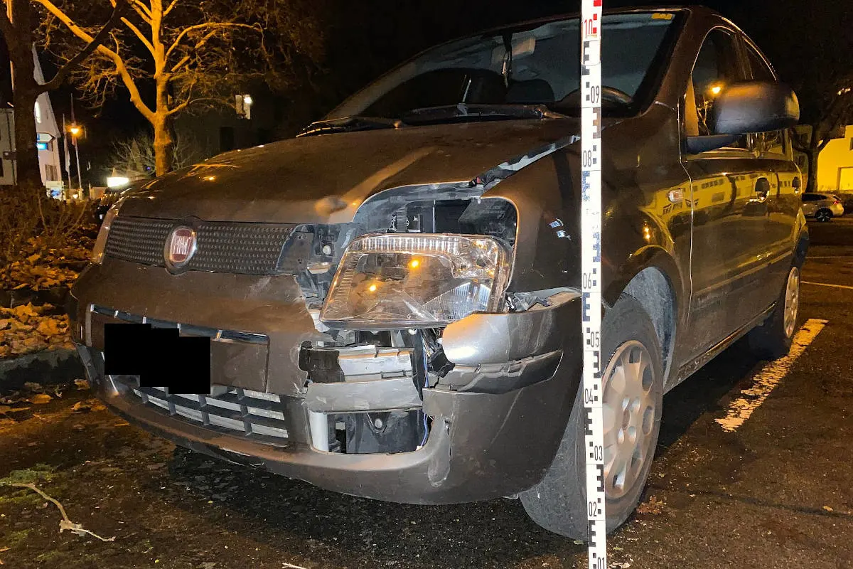 Laufen BL –  Kollision zwischen Personenwagen und Motorrad