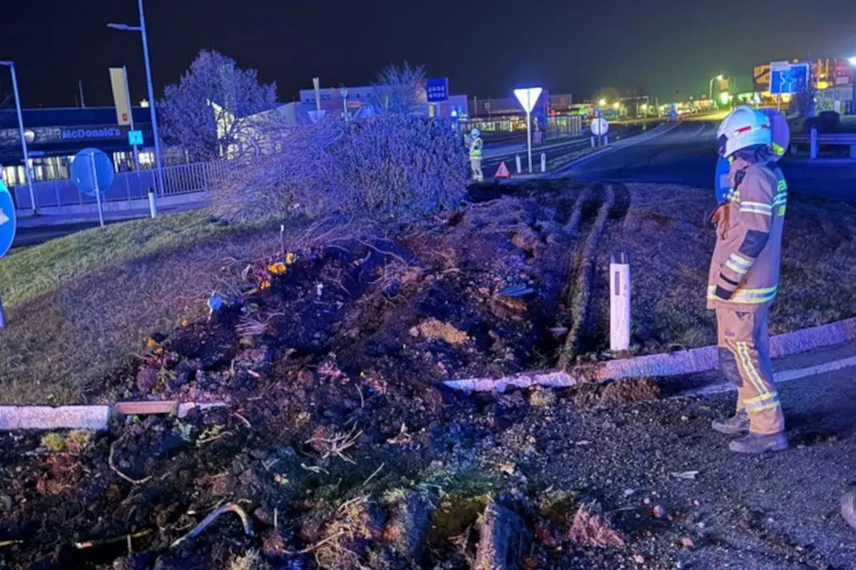 Eugendorf – Lkw kracht nach Unfall in Gebäude