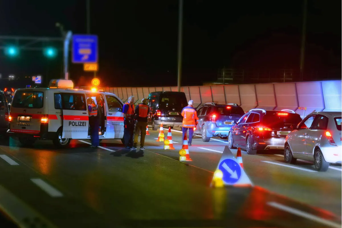 Schmerikon SG - Autofahrer gefährdet Polizistin bei Grosskontrolle