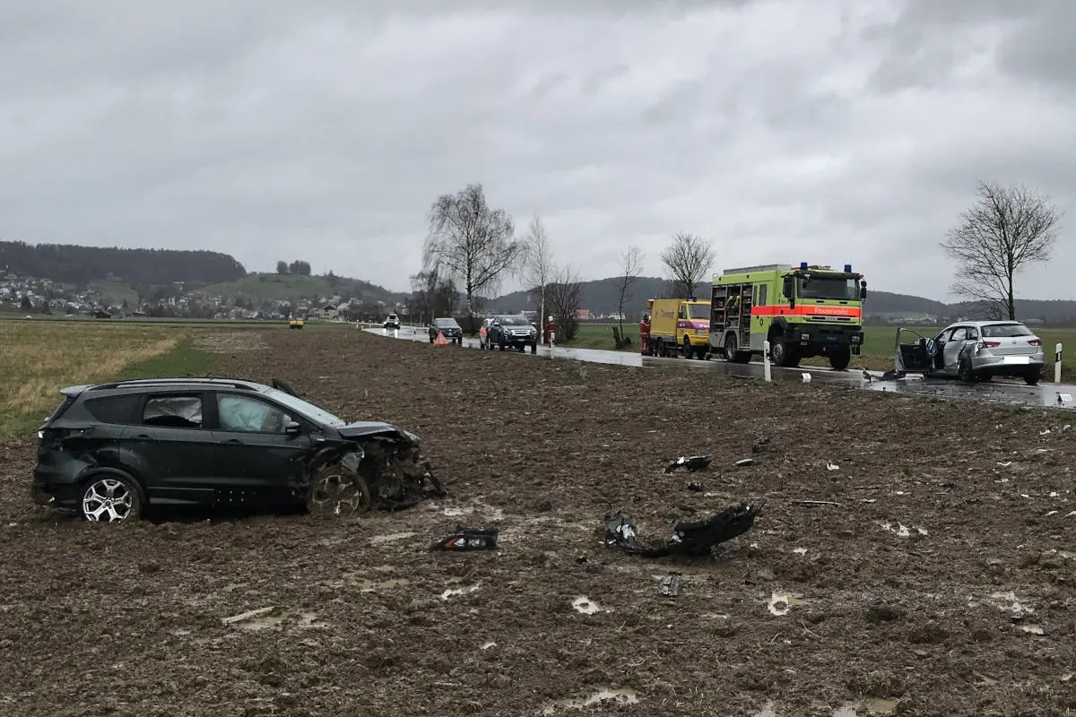 Wil ZH - Verkehrsunfall fordert drei Verletzte