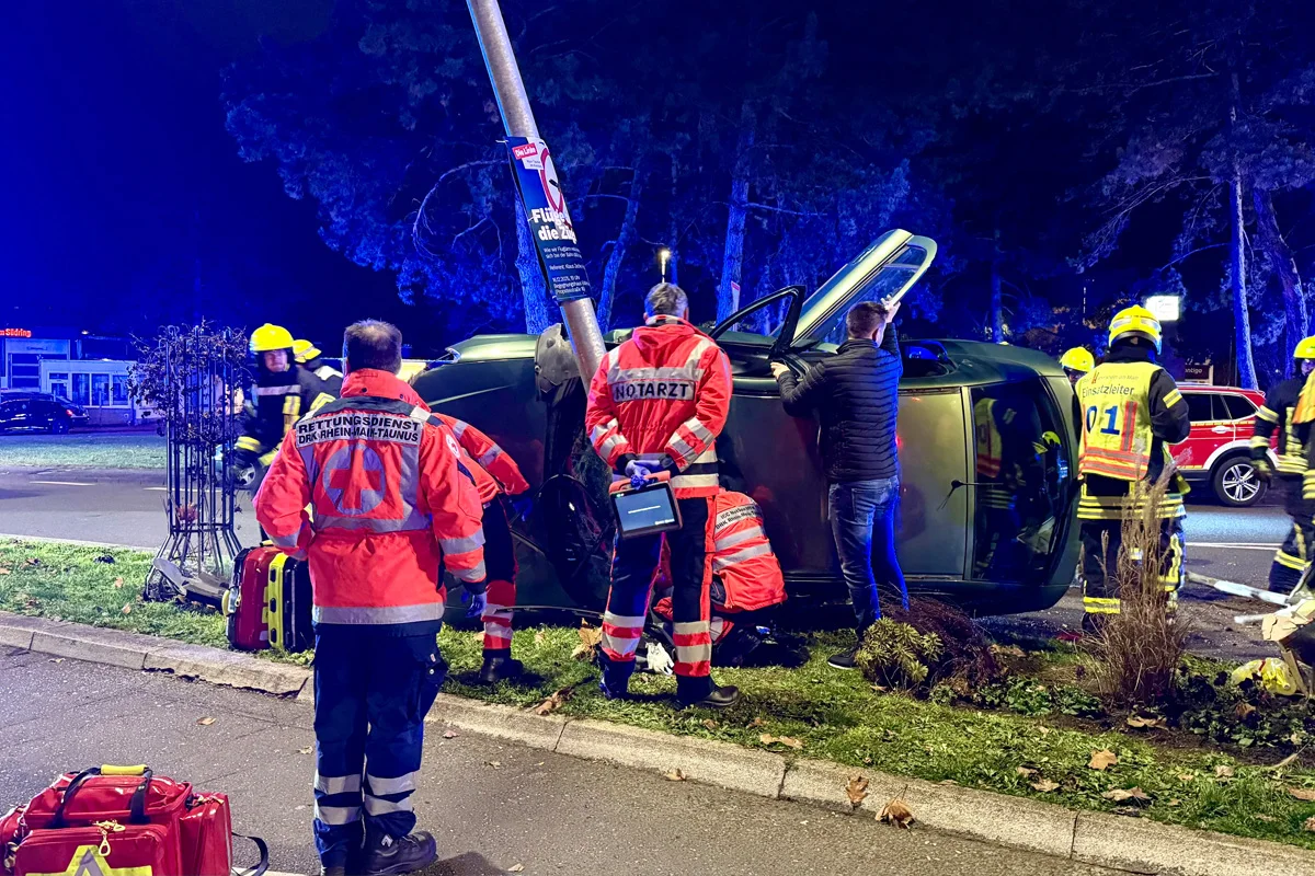 Hattersheim – Fahrerin nach Unfall aus Auto befreit