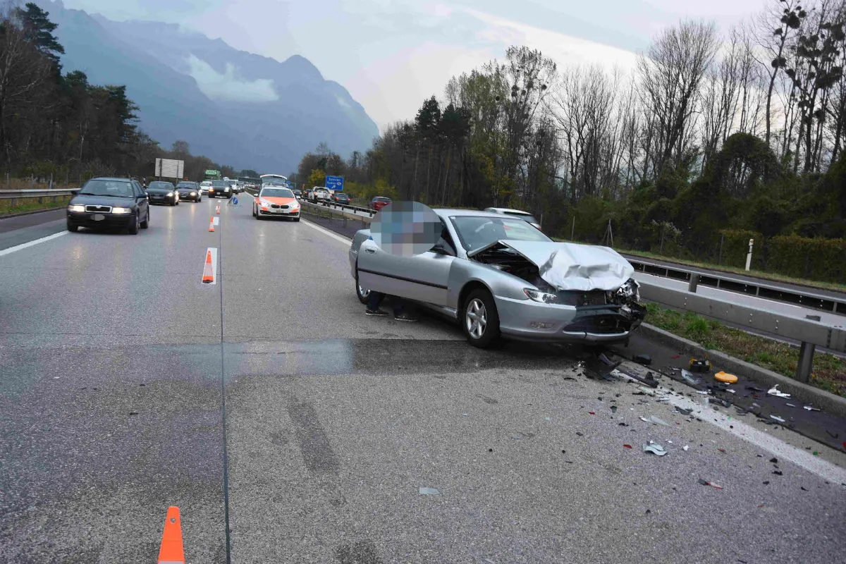 Sevelen SG - Zwei Verletzte bei Auffahrunfall