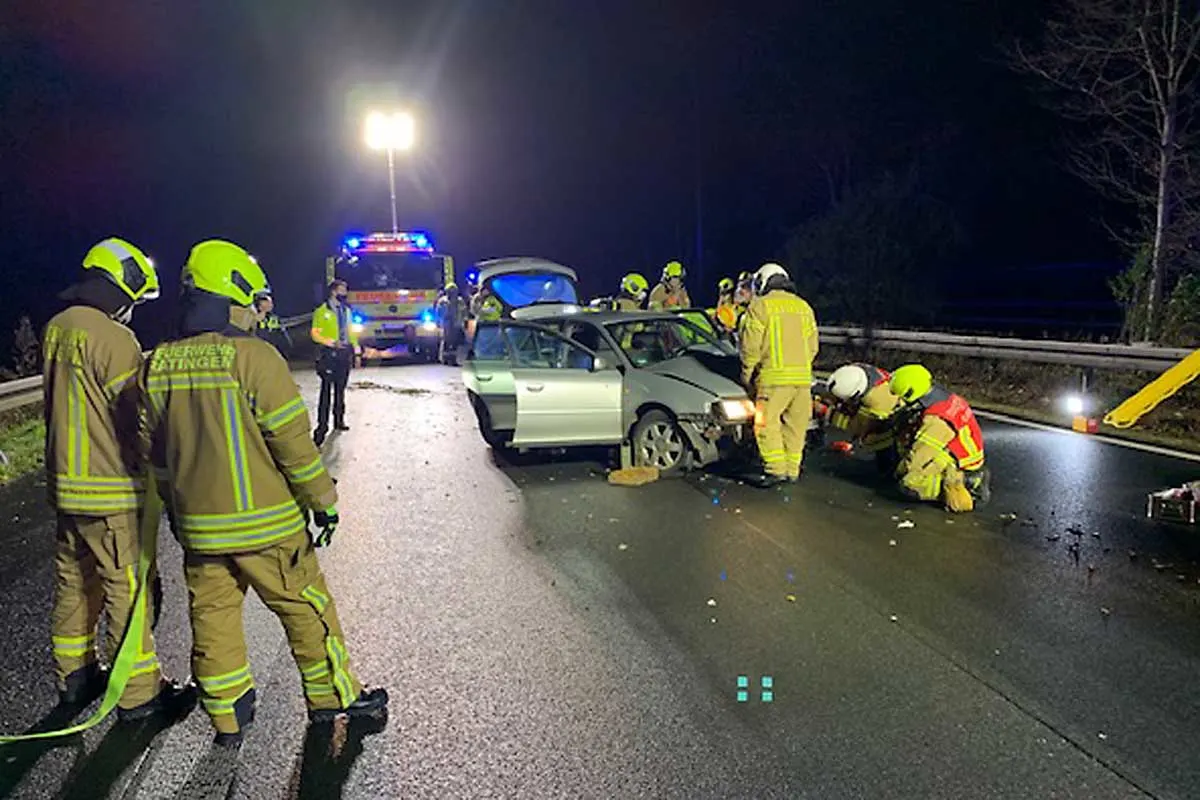 PKW geriet ins Schleudern in Ratingen - Junger Fahrer schwer verletzt