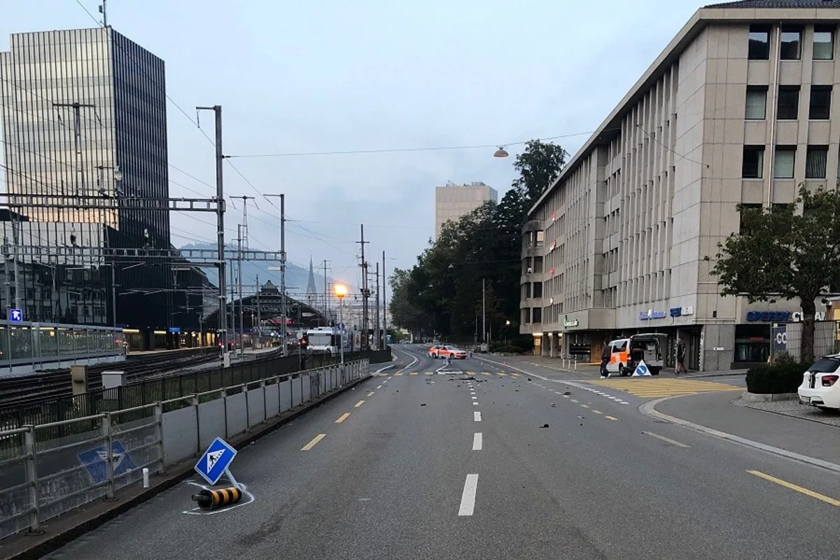 Trotz Führerausweisentzug in St.Gallen verunfallt - Nach Crash wurde das Auto einfach stehengelassen