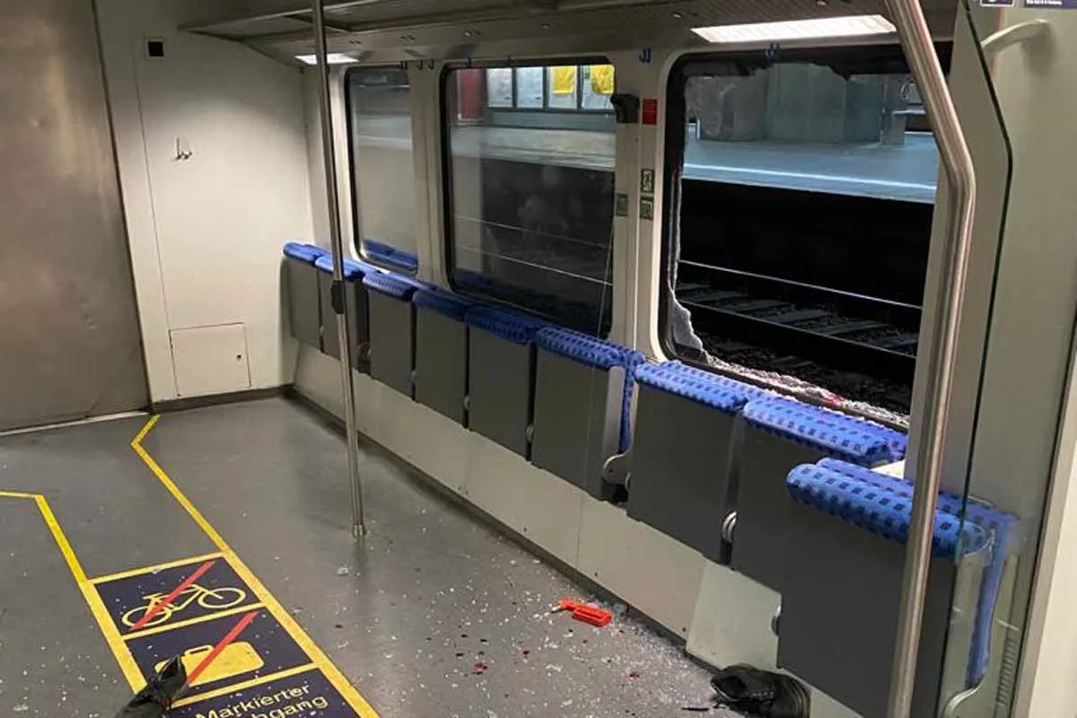 Düsseldorf - Randalierer im RE 1 festgenommen