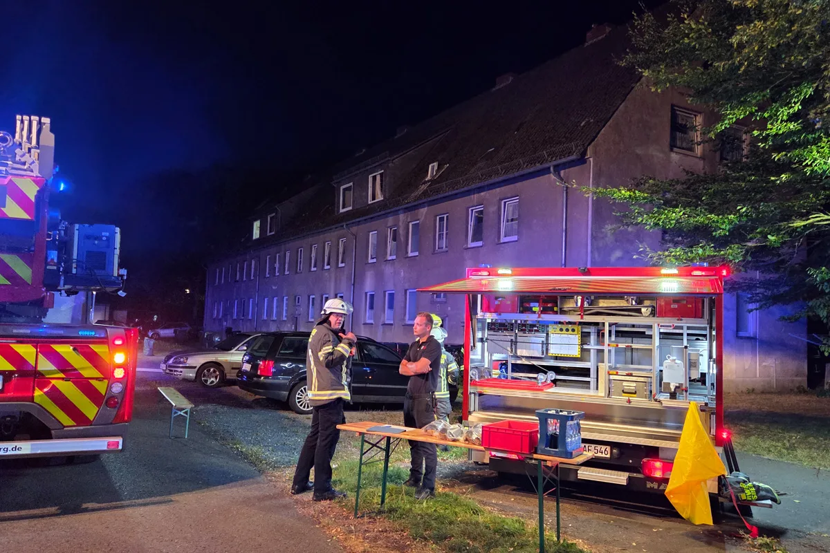 Arnsberg NW – Zwei Verletzte bei Zimmerbrand