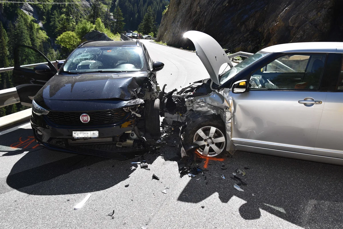 Unfall in Ferrera GR – Drei Personen nach Frontalkollision verletzt