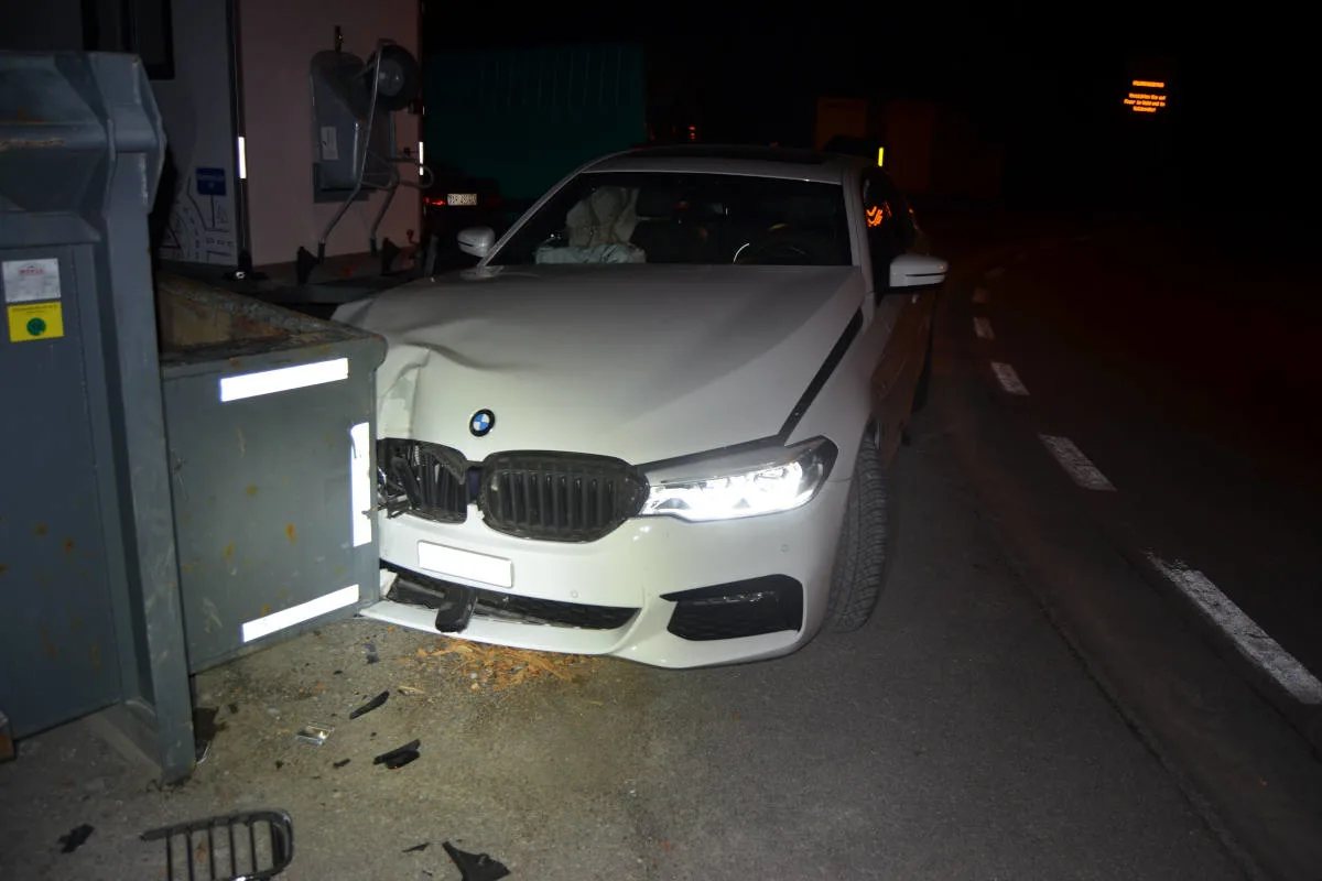 Walzenhausen AR – Ohne Führerausweis Selbstunfall verursacht