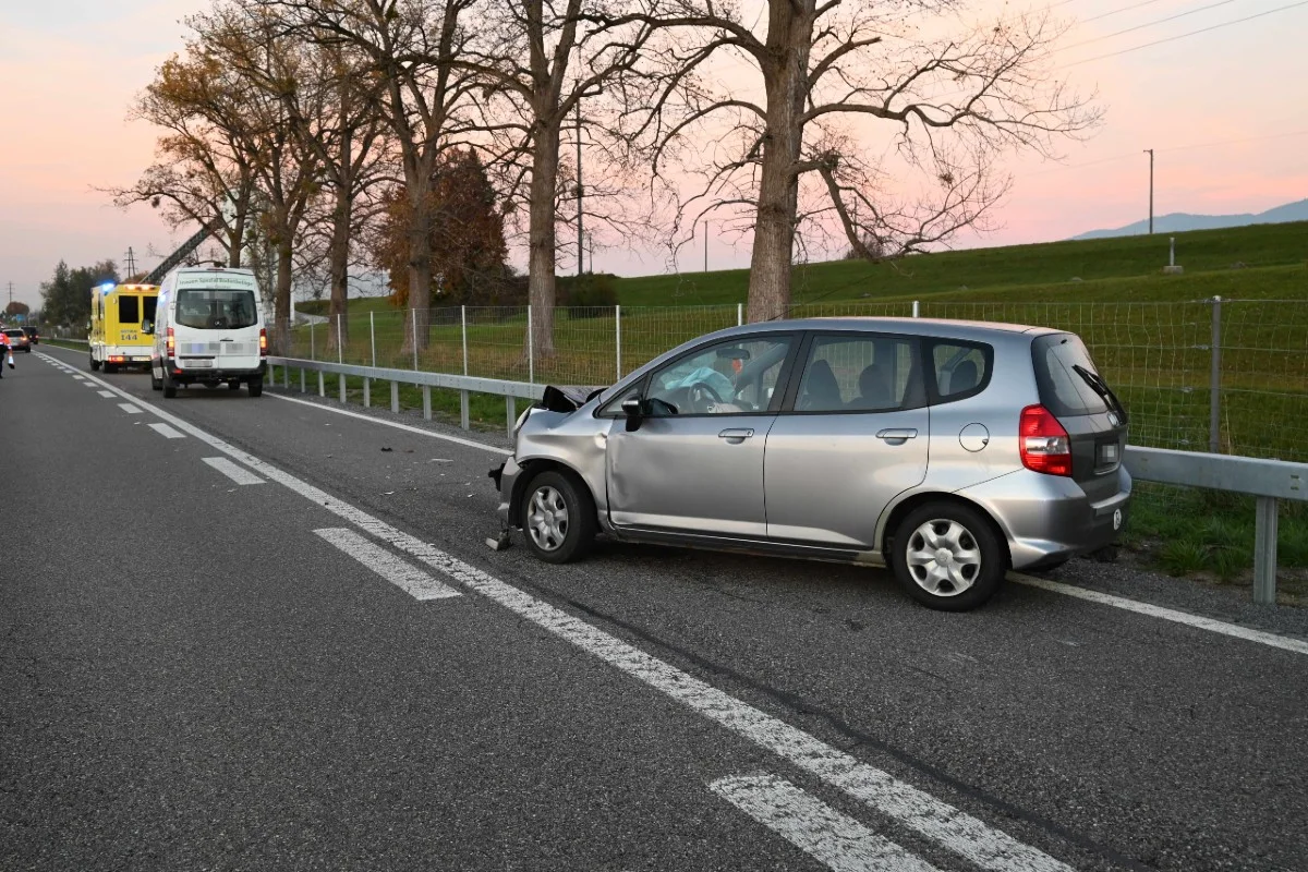 Widnau SG - Unfall zwischen Auto und Lieferwagen