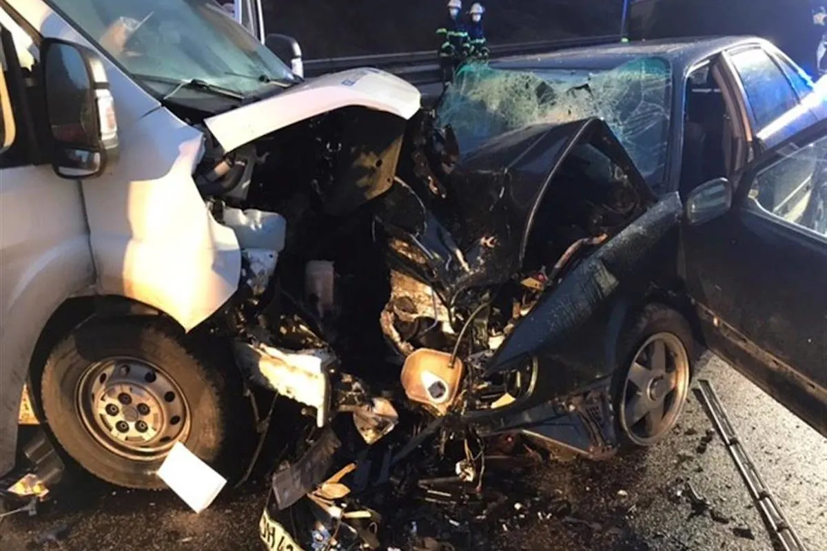 Kollision bei Idar-Oberstein – Verkehrsunfall mit schwer verletzter Person auf B41