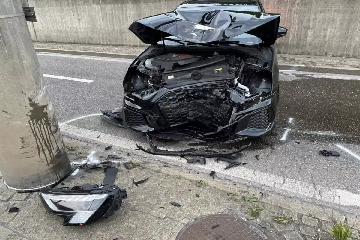 Verkehrsunfall in St.Gallen - Junglenker alkoholisiert gegen Pfeiler geprallt
