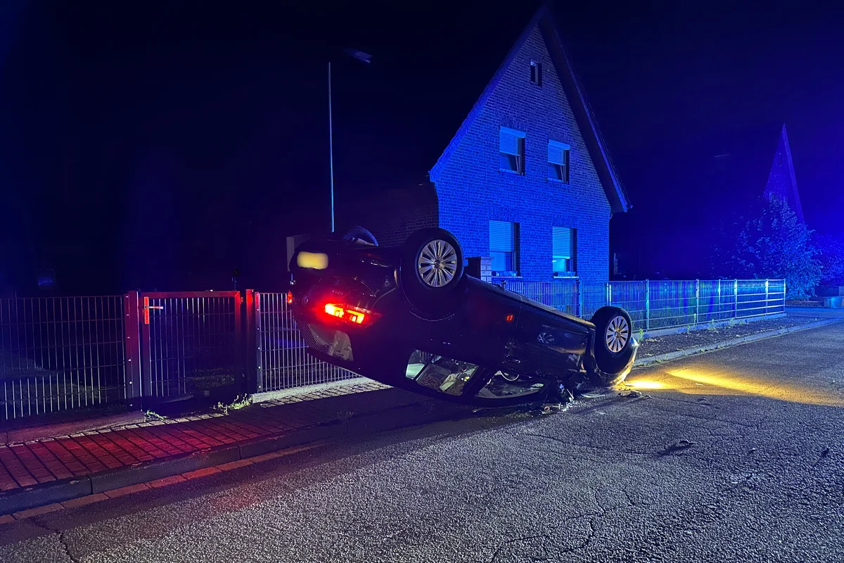 Schermbeck NW  - Mit dem Auto überschlagen 