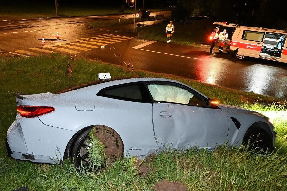 Regensdorf ZH – Polizei nimmt Raser nach Unfall fest