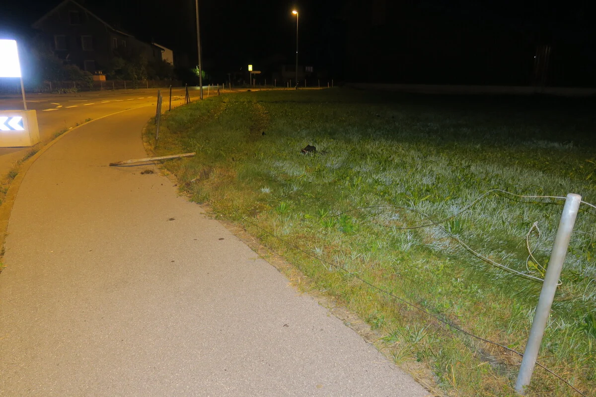 Fahrerflucht nach Verkehrsunfall in Näfels GL 