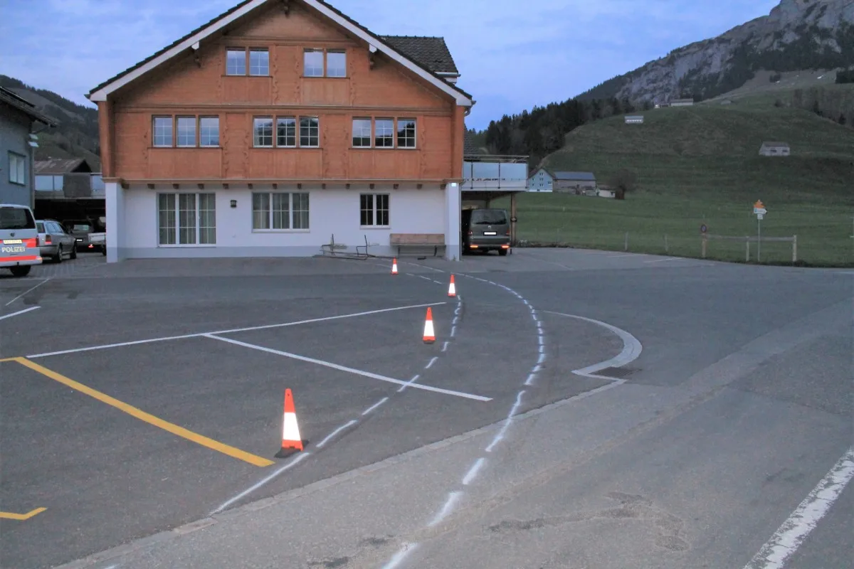 Brülisau AI - Mit Auto ins Haus gedriftet!