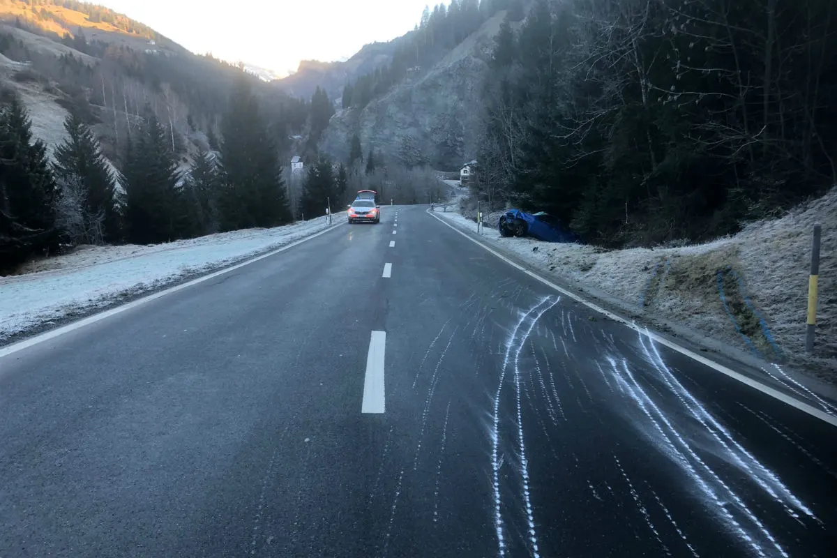 Peiden Bad GR - 29-Jährige mit Schock nach Selbstunfall