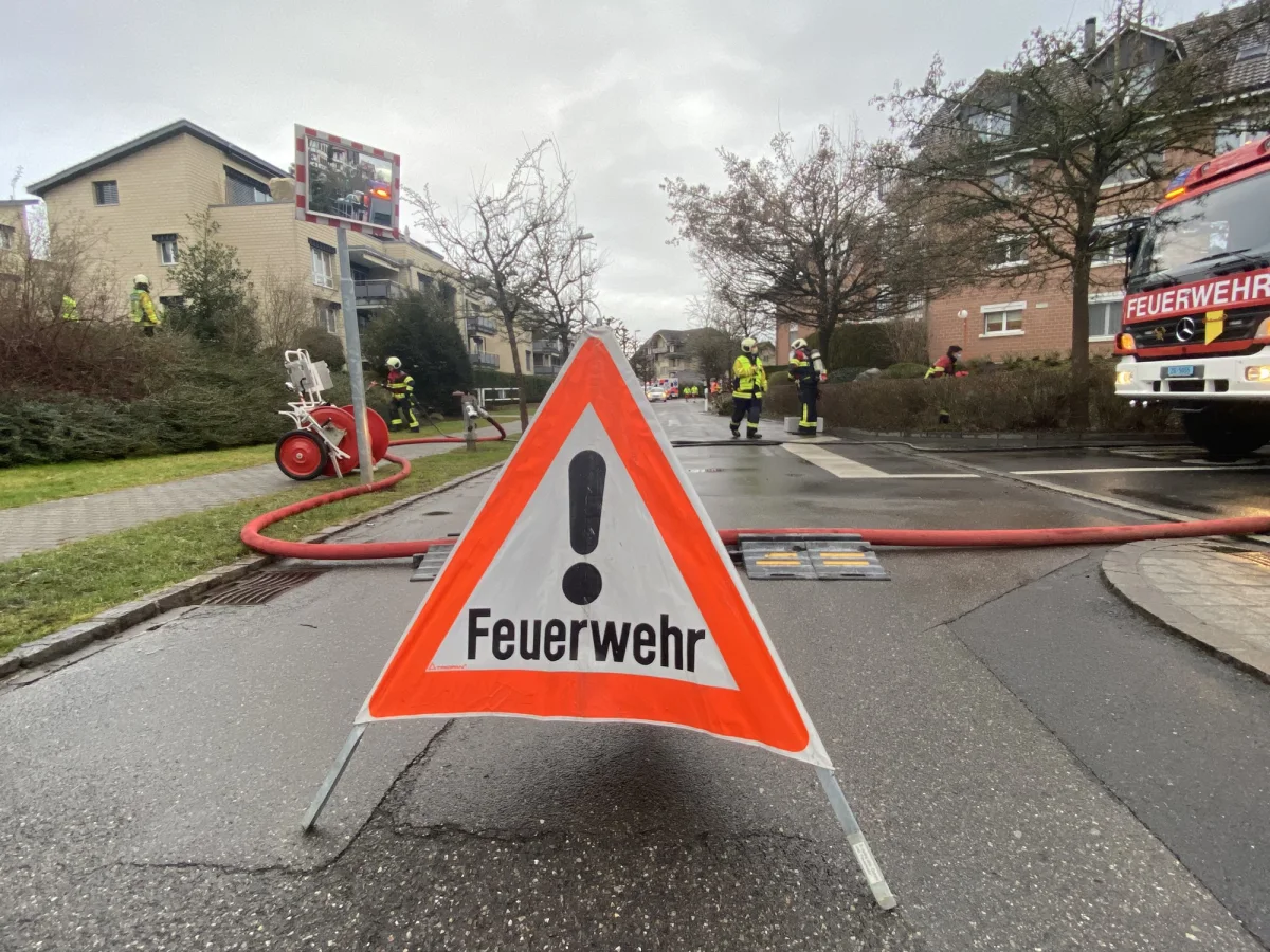Cham ZG – Flammen und Rauch in einem Mehrfamilienhaus