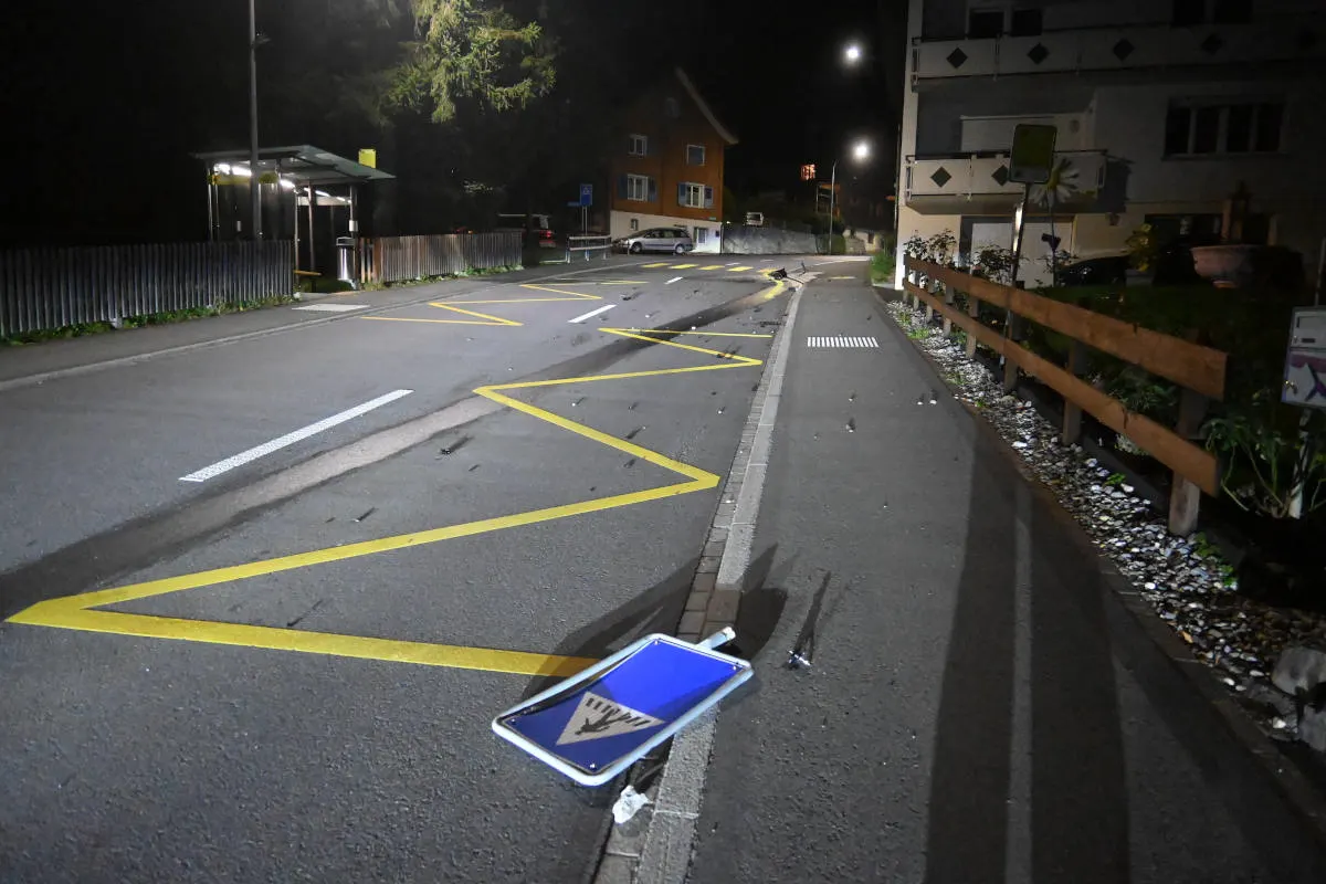 Triesen – Betrunken auf Gegenfahrbahn in Verkehrsschild gekracht
