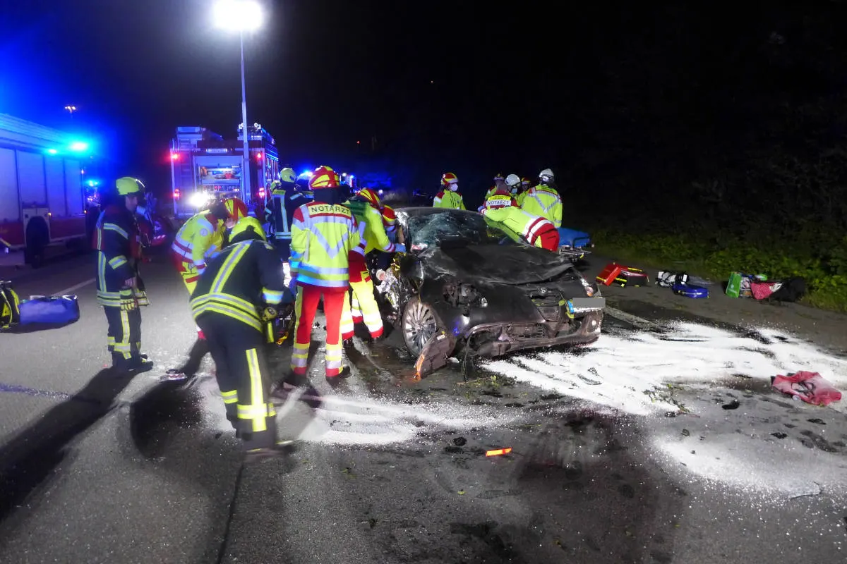 Oberhausen – Drei verletzte Personen nach Verkehrsunfall auf der A42