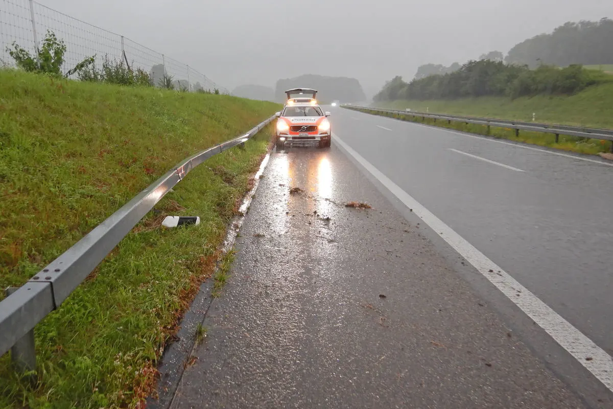 Unfall auf der A7 bei Gachnang TG –  Maserati-Fahrer/in gesucht