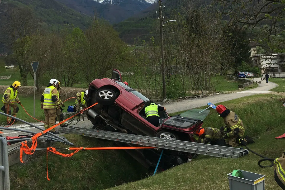 San Vittore GR - Lenker bei Selbstunfall verletzt