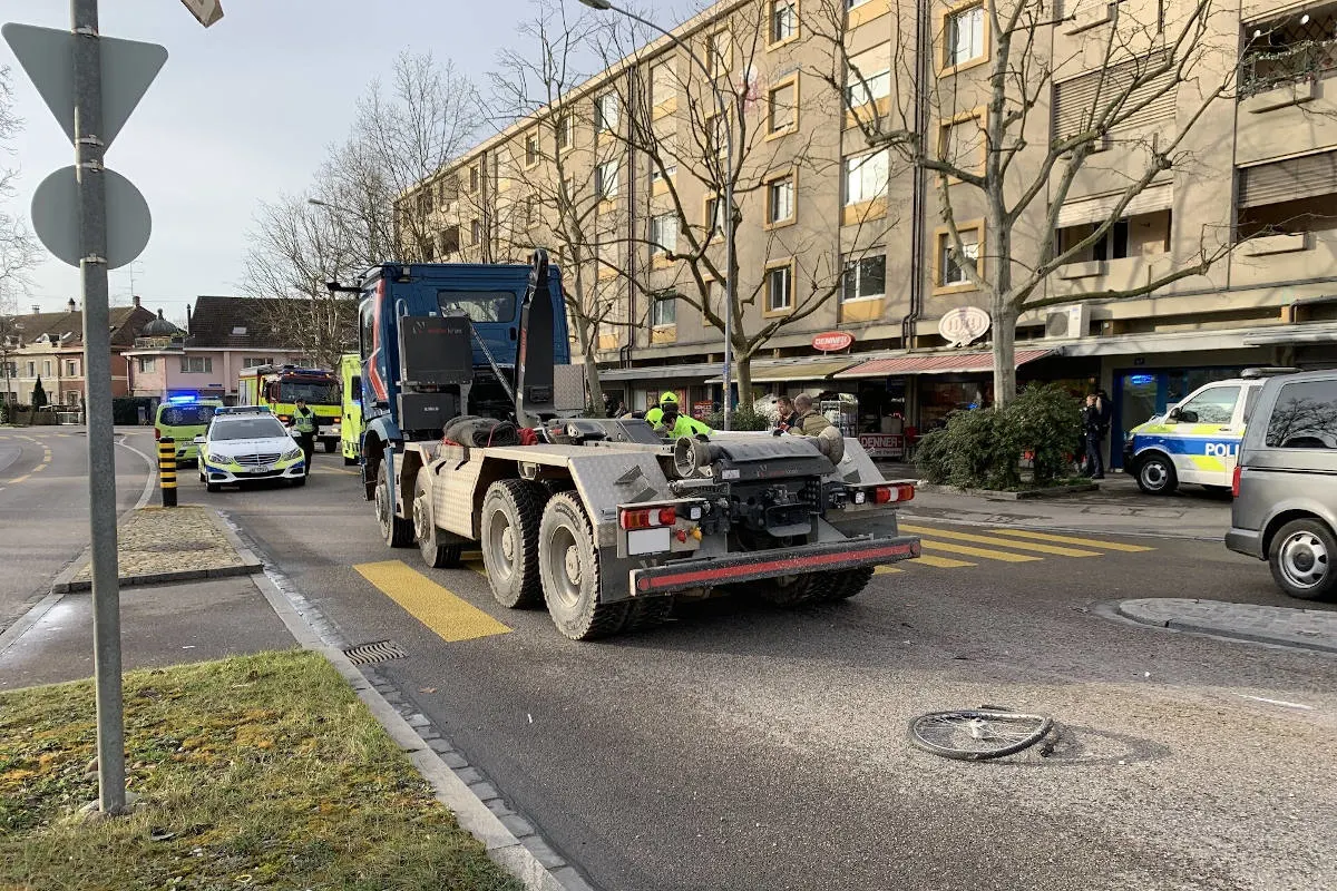 Stadt Basel – Lastwagen erfasst Velofahrerin