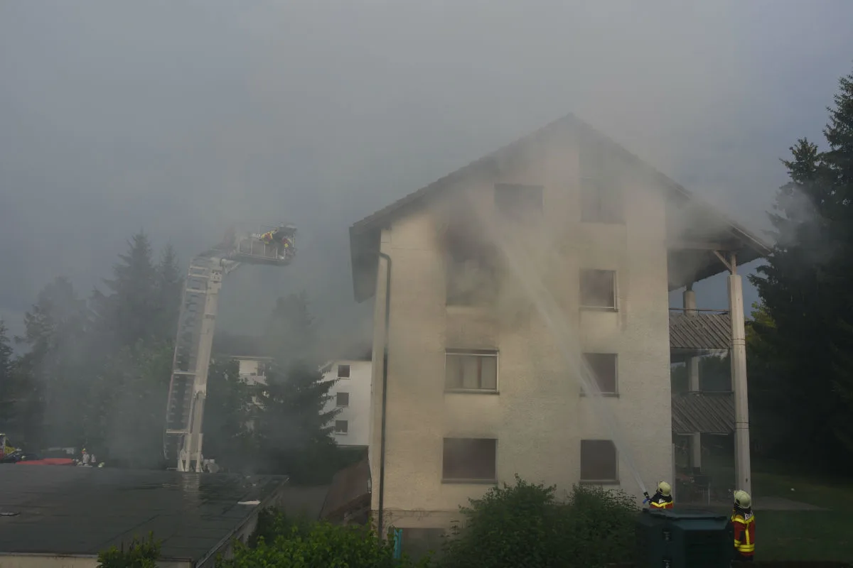 Uzwil SG - Wohnungsbrand in Mehrfamilienhaus